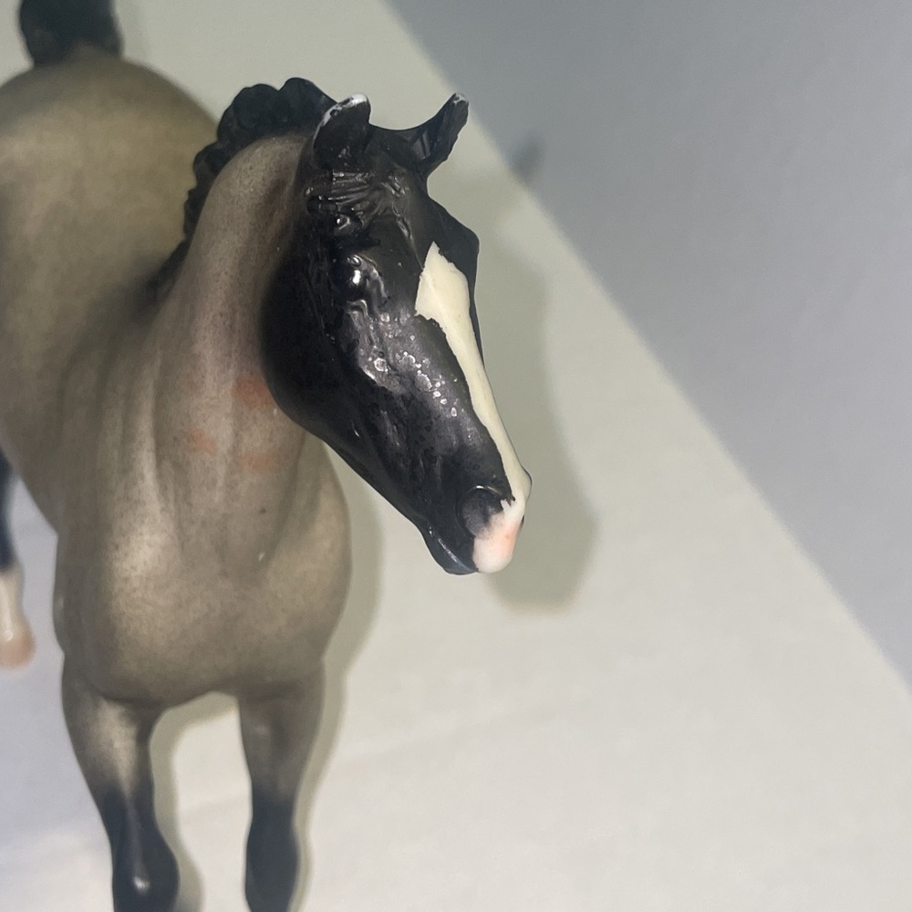 Breyer horse blue roan quarter horse - Picture 8 of 10